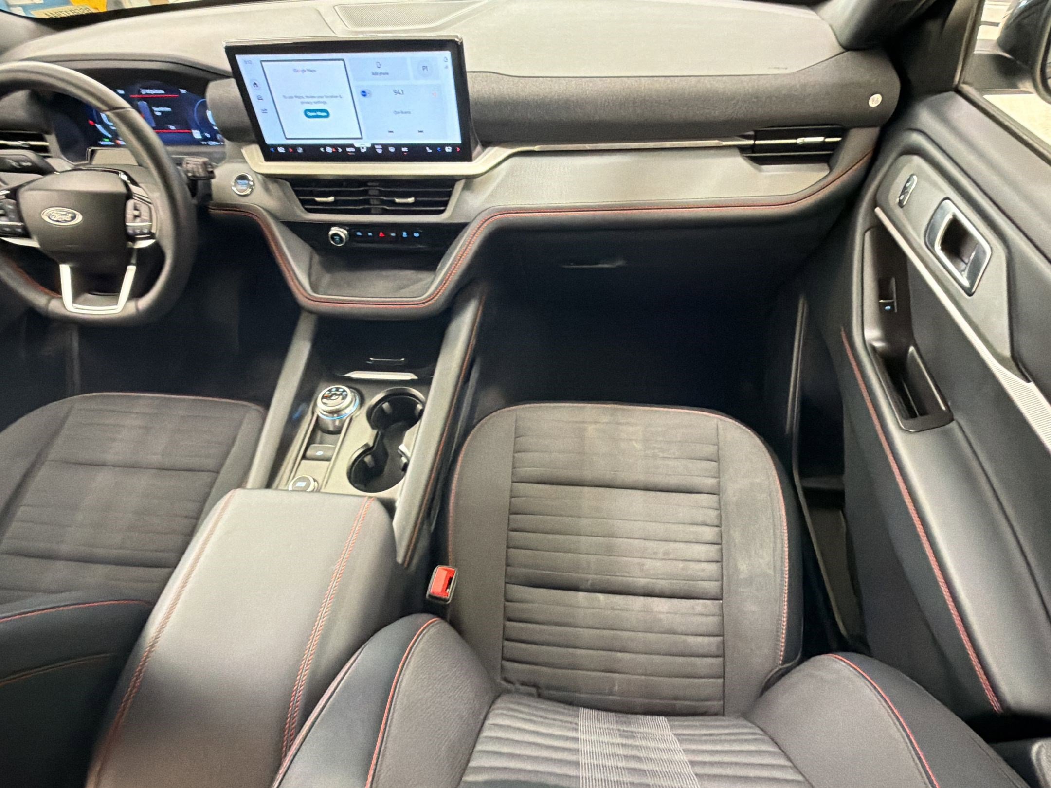 Used 2025 Ford Explorer ST-Line w/ ST-Line Street Pack AWD/4WD image 27