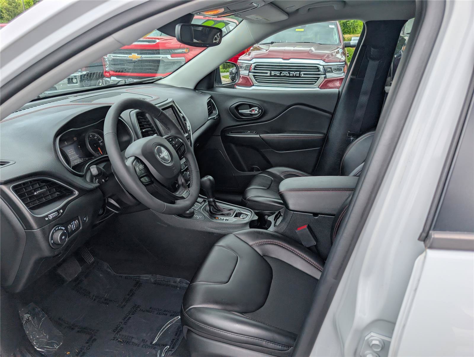 Used 2022 Jeep Cherokee Trailhawk w/ Sound & Nav Group AWD/4WD image 15