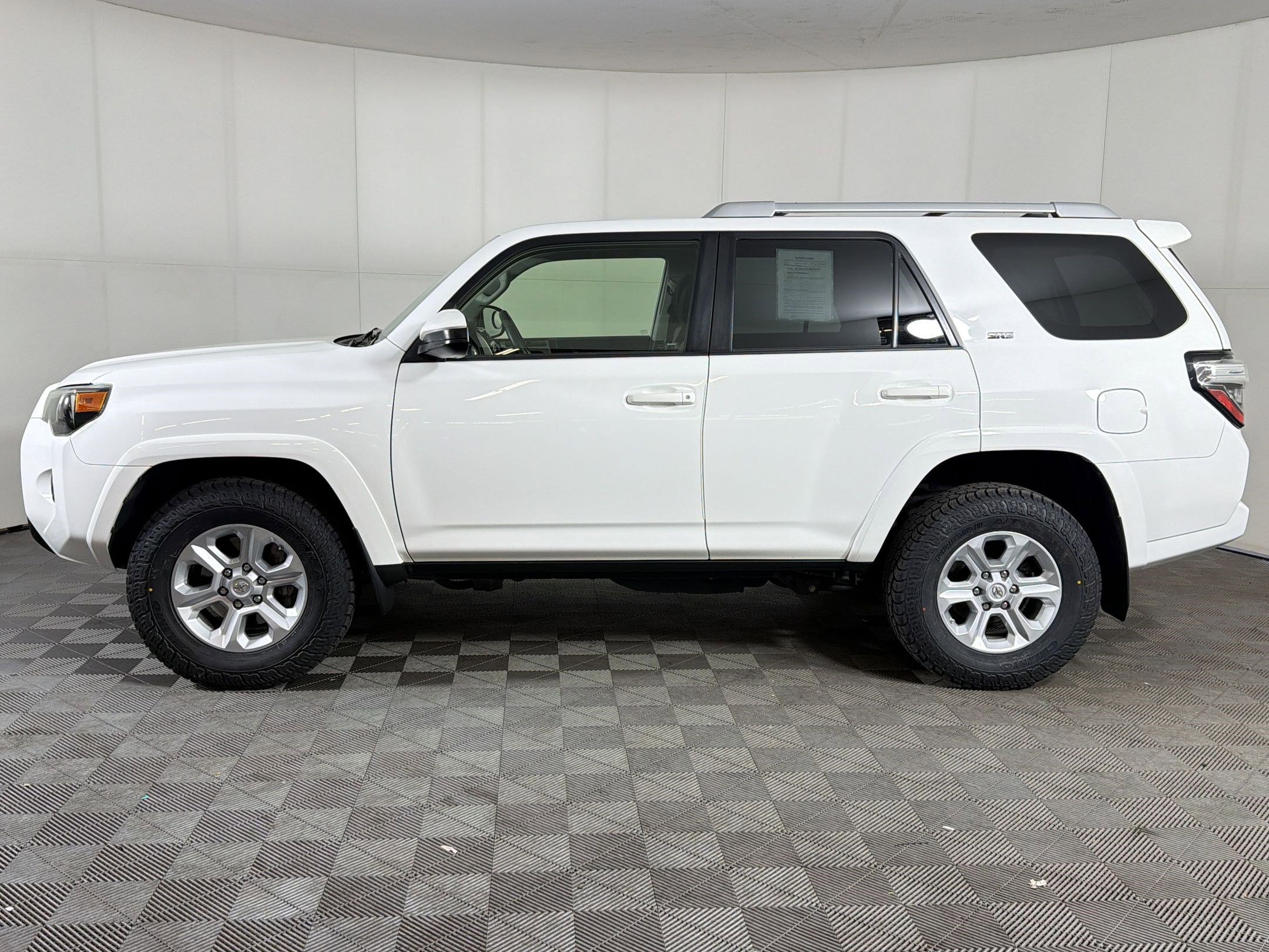 Used 2018 Toyota 4Runner SR5 image 2