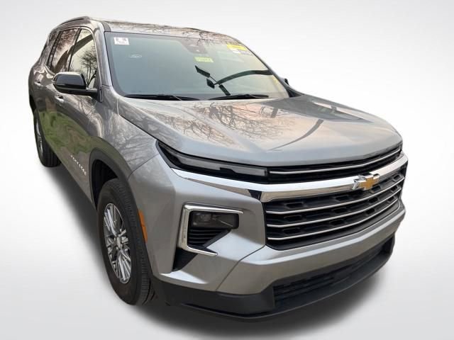 Used 2025 Chevrolet Traverse LT w/ LPO, Floor Liner Package image 2