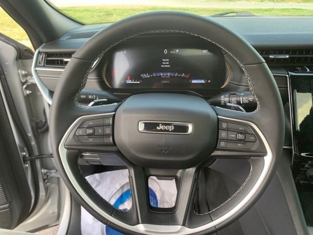 Used 2025 Jeep Grand Cherokee L Altitude image 17