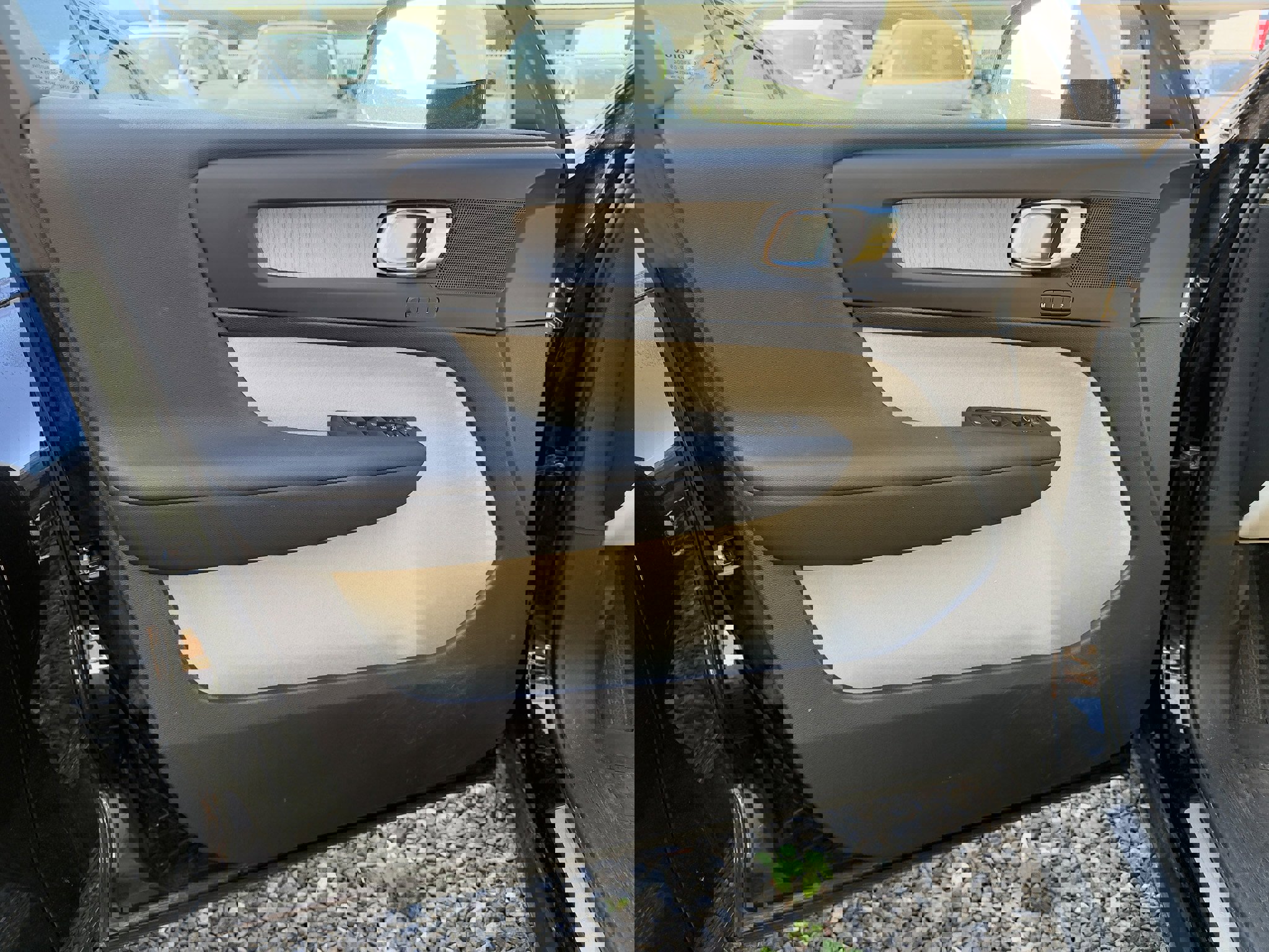 Certified 2023 Volvo XC40 B5 Plus w/ Climate Package image 13