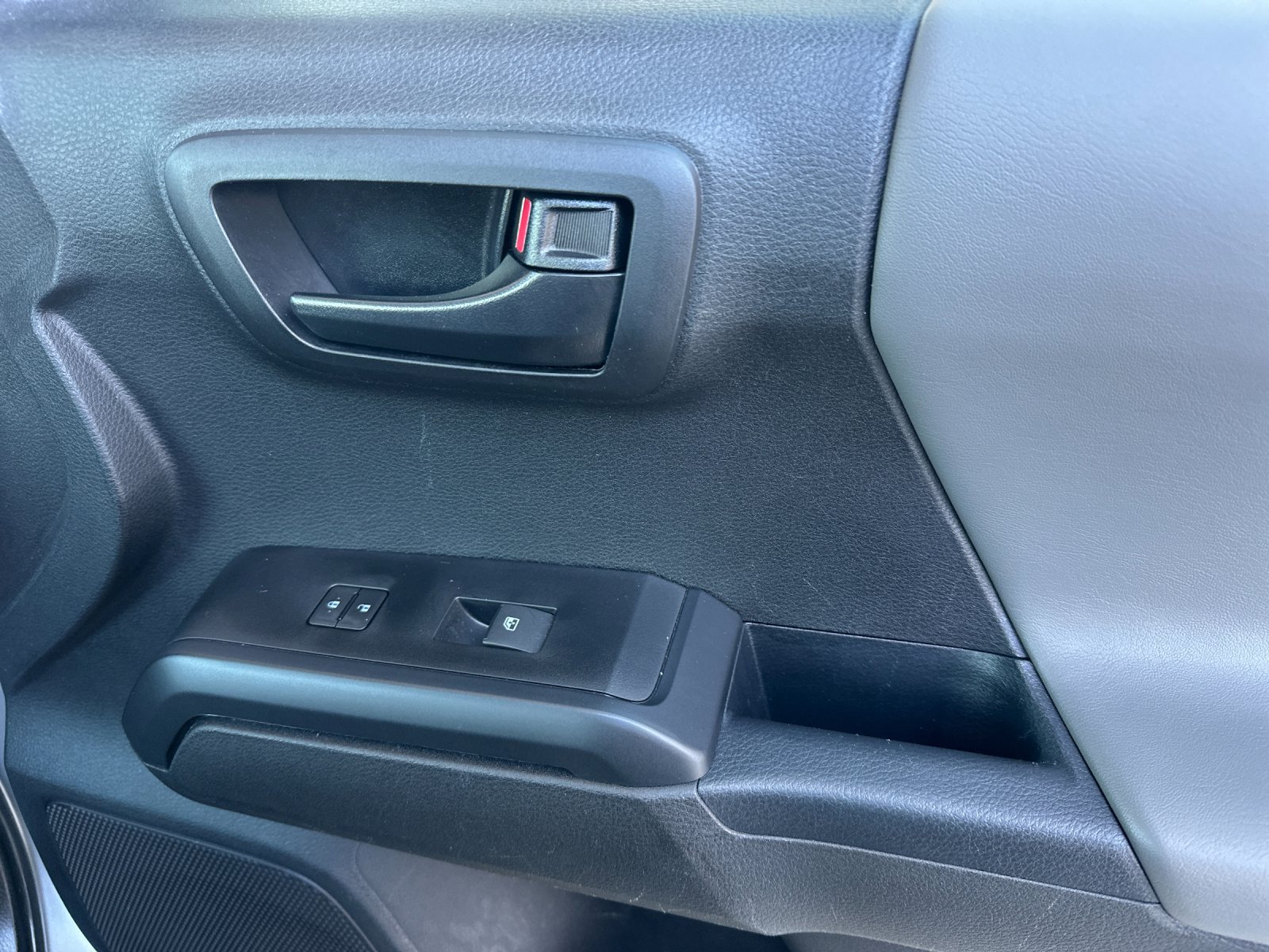 Used 2023 Toyota Tacoma SR w/ SR Convenience Package RWD image 18