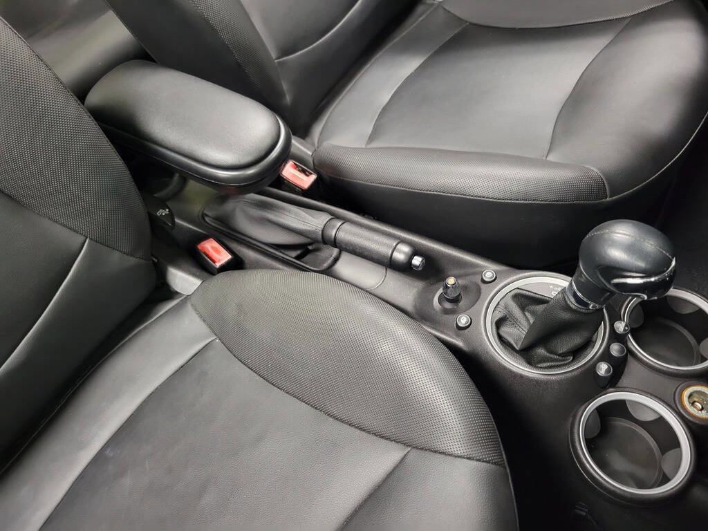 Used 2013 MINI Cooper Convertible image 38