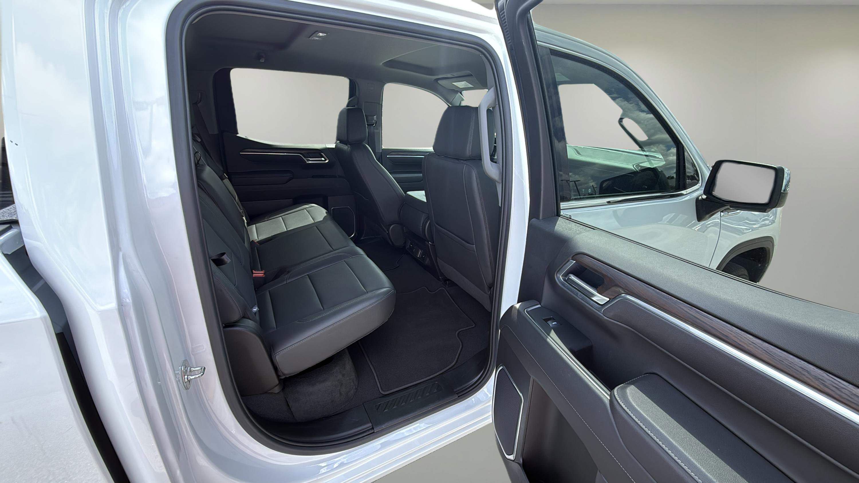 Used 2025 GMC Sierra 1500 SLT AWD/4WD image 15