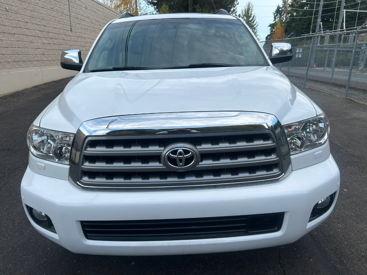 Used 2014 Toyota Sequoia Platinum image 2