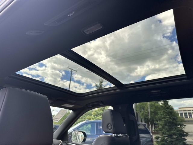 Used 2022 Cadillac Escalade Premium Luxury AWD/4WD image 13