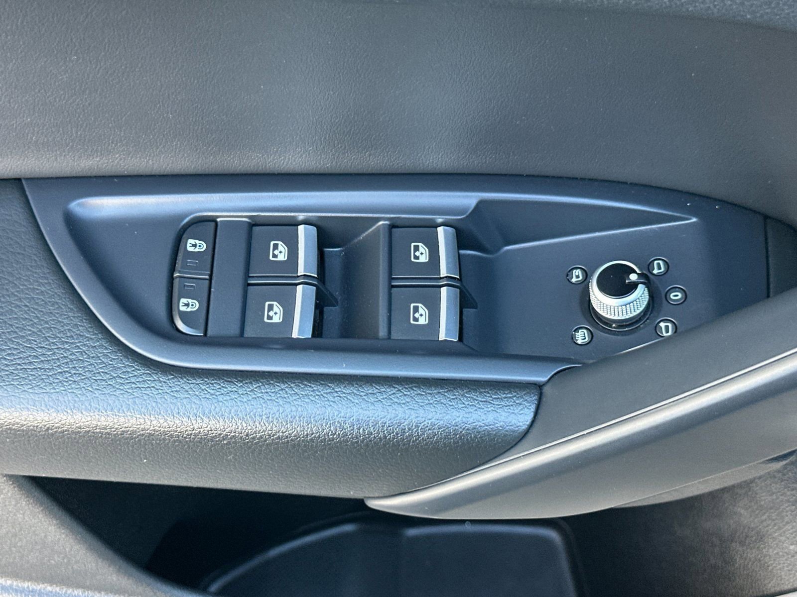 Used 2023 Audi Q5 2.0T Premium w/ Convenience Package image 12