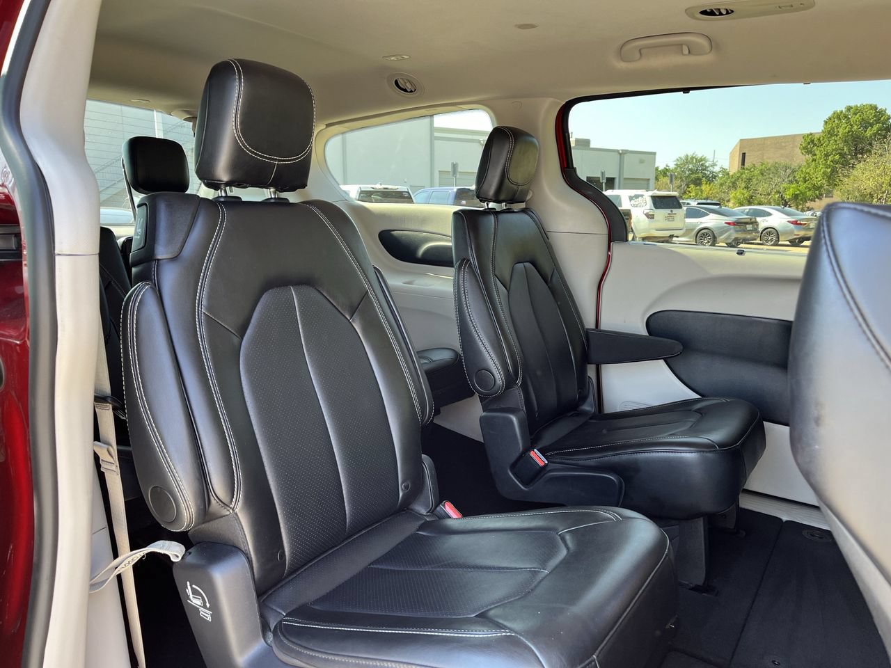 Used 2024 Chrysler Pacifica Touring-L FWD image 26