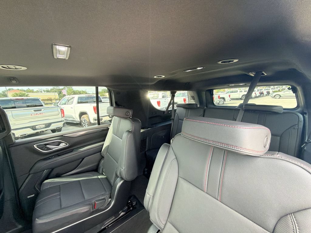 Certified 2022 Chevrolet Suburban RST w/ Luxury Package AWD/4WD image 15