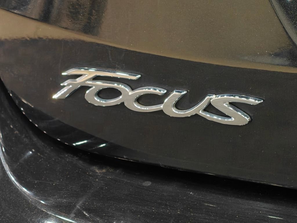 Used 2015 Ford Focus SE w/ SE Sport Package FWD image 31