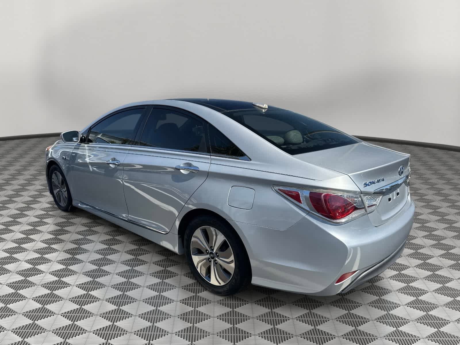 Used 2014 Hyundai Sonata Limited w/ Panoramic Sunroof Package 02 FWD image 5