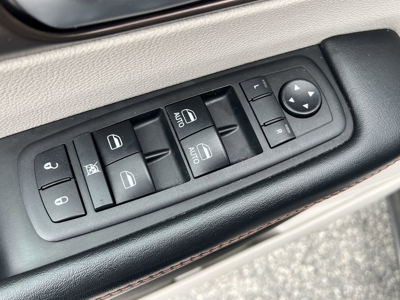 Used 2018 Chrysler Pacifica Touring Plus w/ Tire & Wheel Group image 20