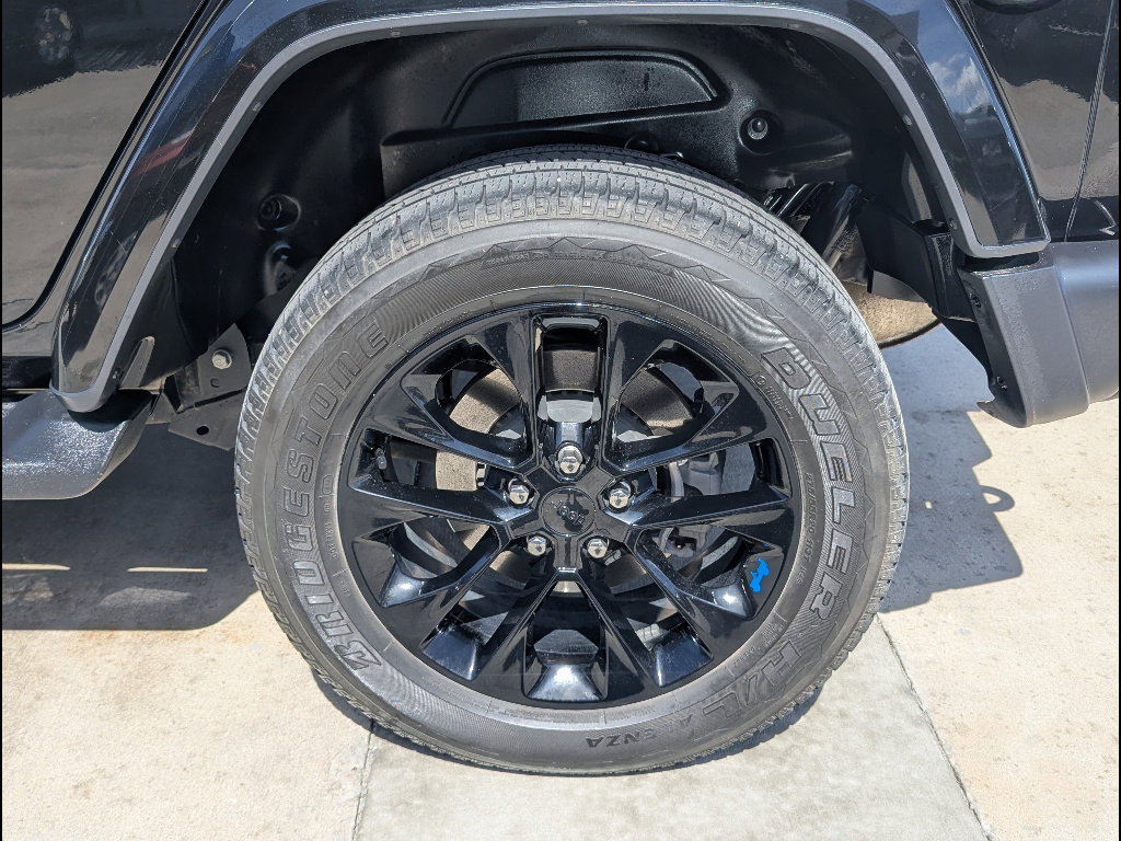 Used 2022 Jeep Wrangler Unlimited Sahara image 16