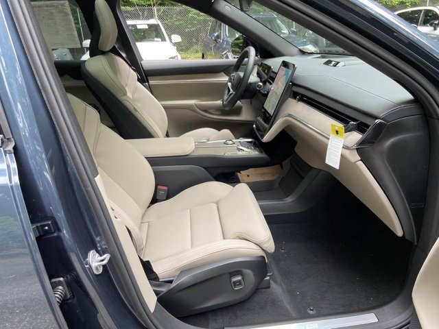 New 2025 Volvo EX90 Ultra image 17