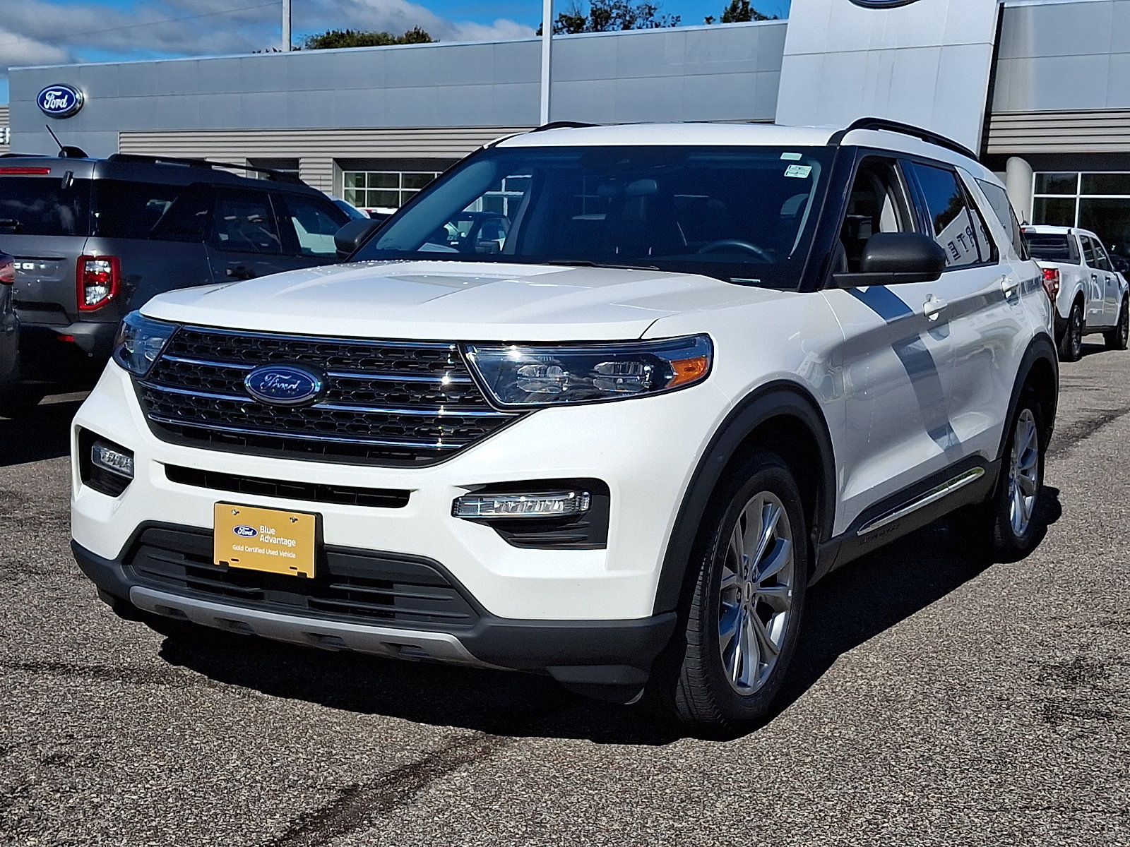 Used 2023 Ford Explorer XLT w/ Equipment Group 202A AWD/4WD image 4