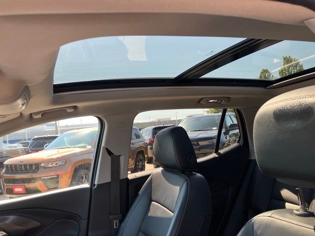 Used 2024 GMC Terrain SLT w/ Infotainment Package II AWD/4WD image 14