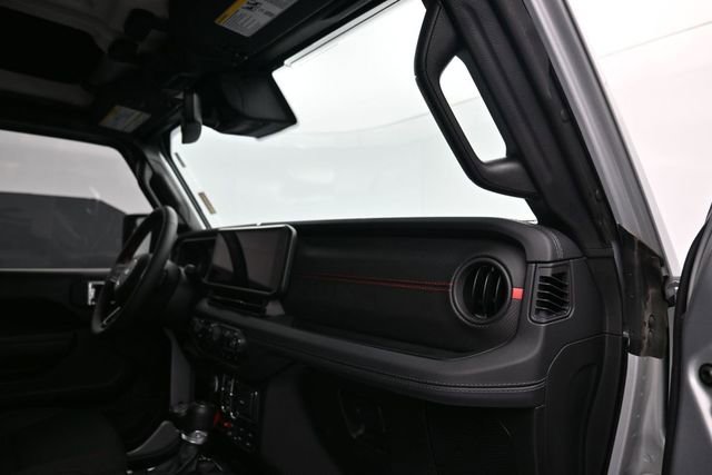 Used 2024 Jeep Wrangler Unlimited Rubicon w/ Technology Group AWD/4WD image 26