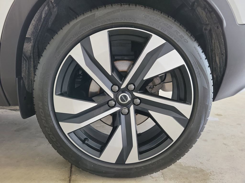 Used 2025 Volvo XC40 B5 Ultra w/ Protection Package Premier AWD/4WD image 12