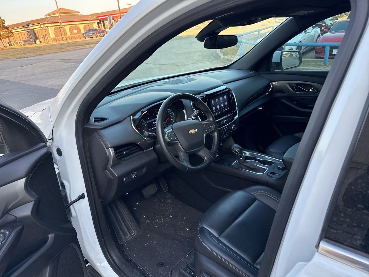 Used 2023 Chevrolet Traverse LT image 21