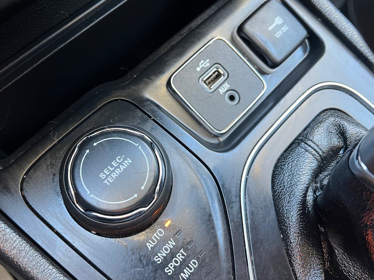 Used 2019 Jeep Cherokee Latitude Plus w/ Cold Weather Group image 22