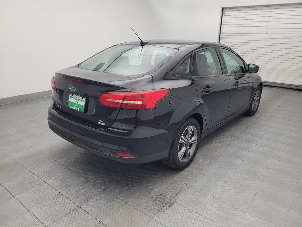Used 2018 Ford Focus SE w/ SE Appearance Package FWD image 9