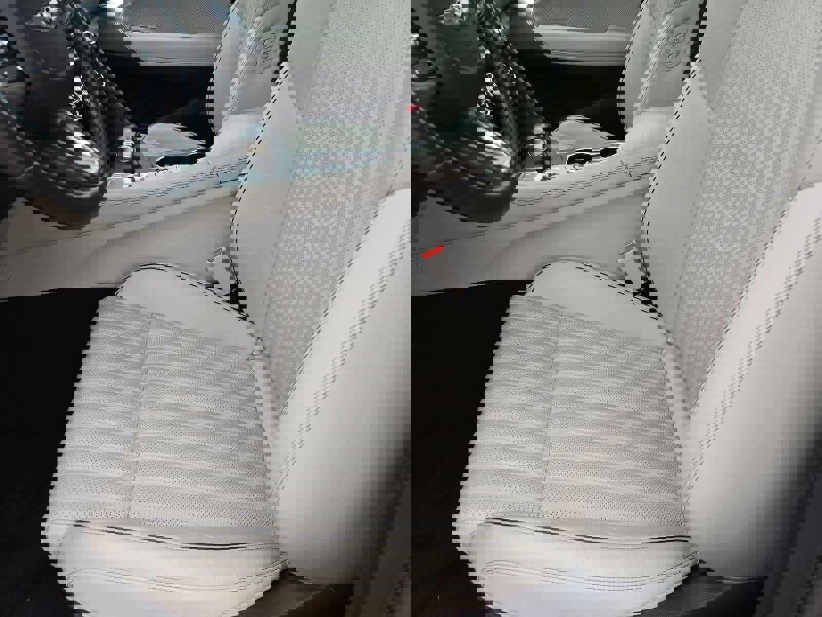 Used 2023 Genesis G70 3.3T RWD image 14