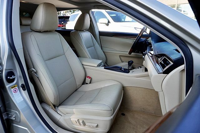 Used 2014 Lexus ES 300h w/ Luxury Package w/Bamboo Trim FWD image 19