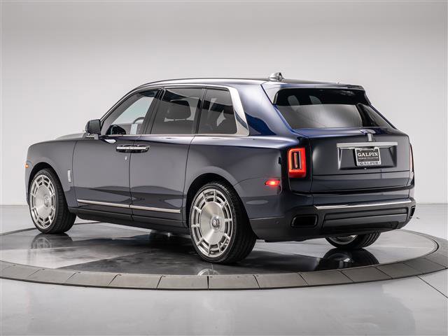 Used 2020 Rolls-Royce Cullinan image 3