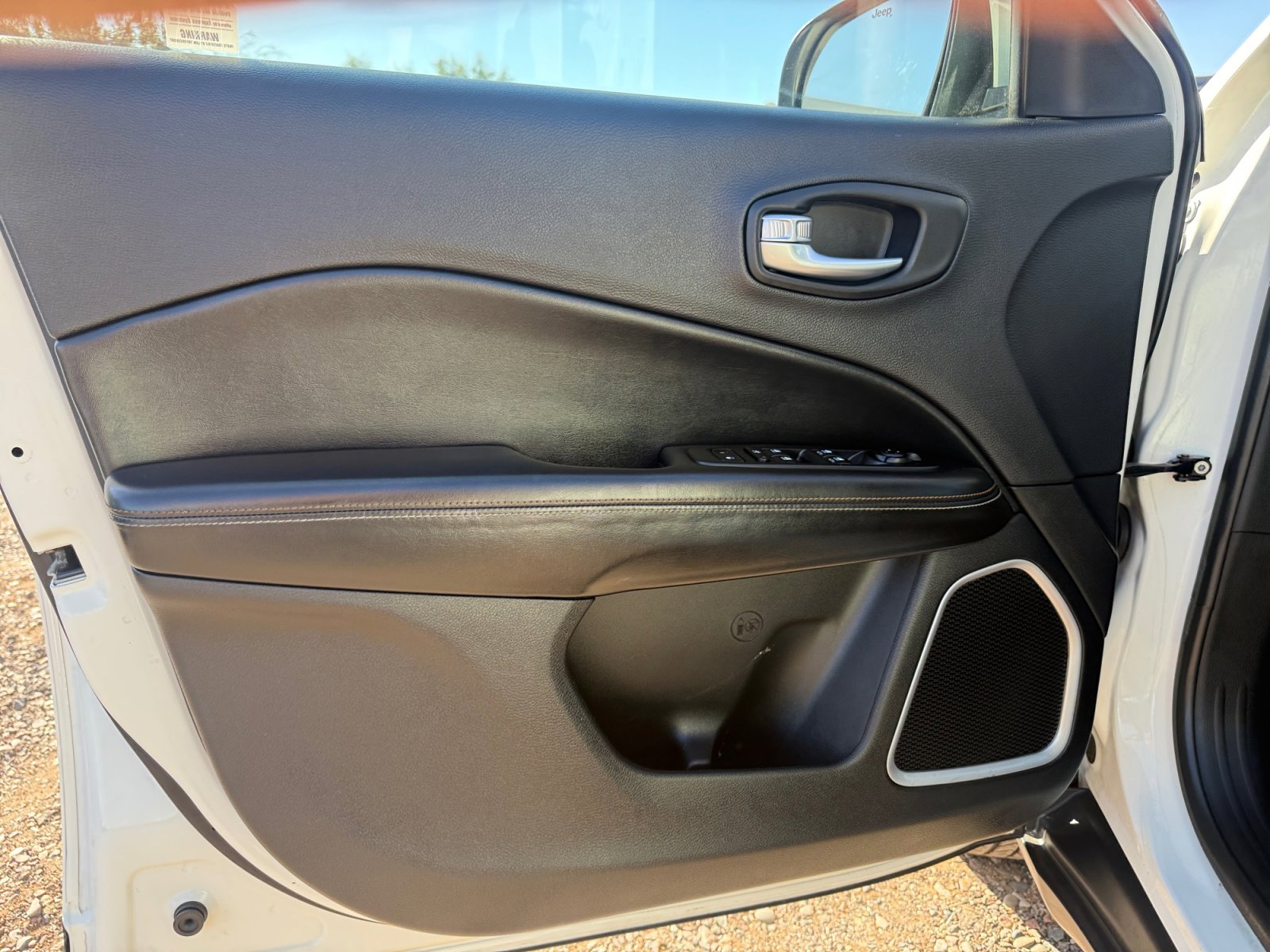 Used 2017 Jeep Compass Latitude image 14