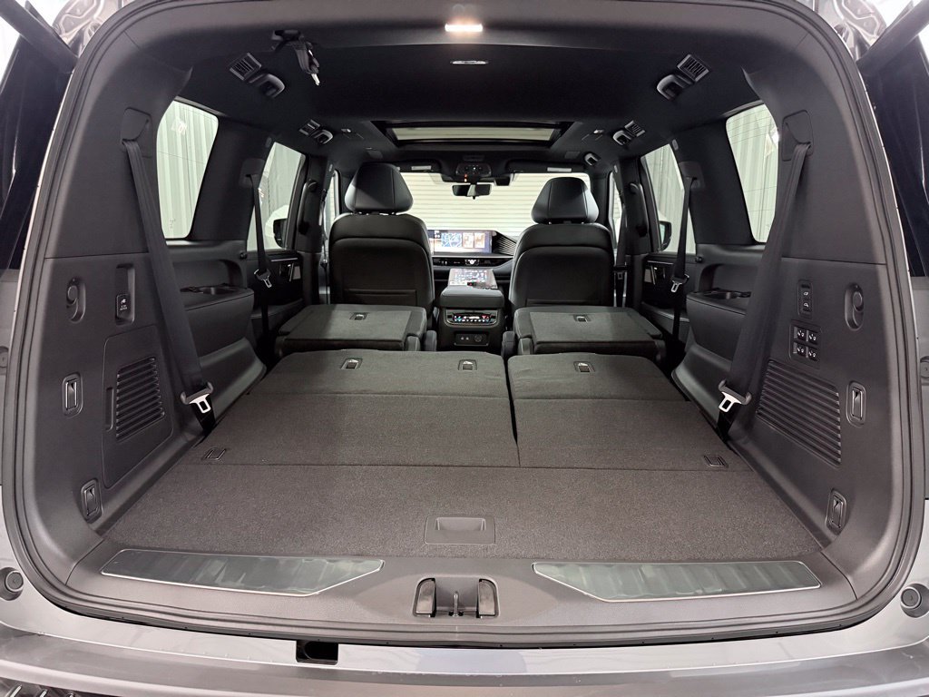 Certified 2026 INFINITI QX80 4WD w/ Sport Exterior Package image 39