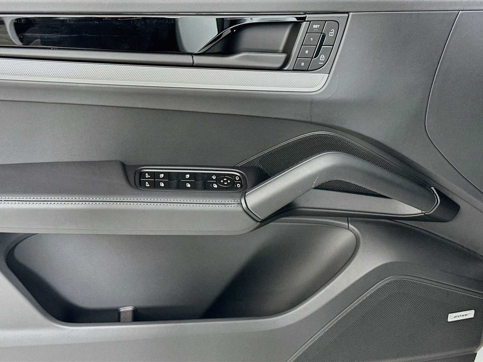 New 2026 Porsche Cayenne Coupe AWD/4WD image 11