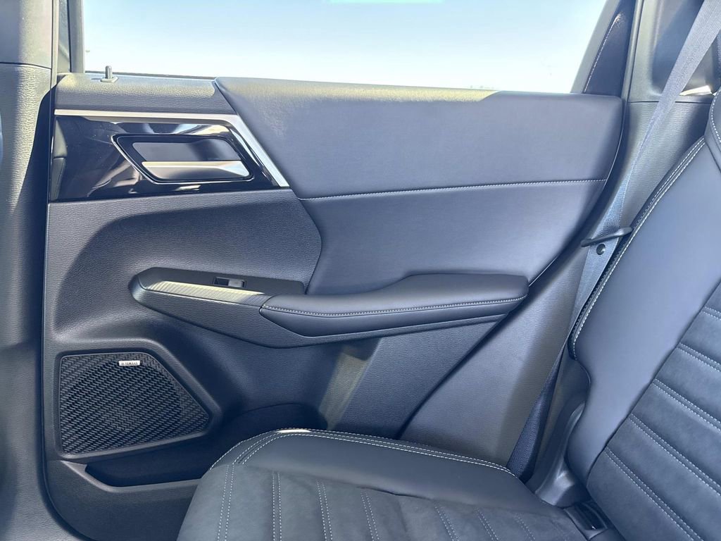 New 2026 Mitsubishi Outlander SE image 14