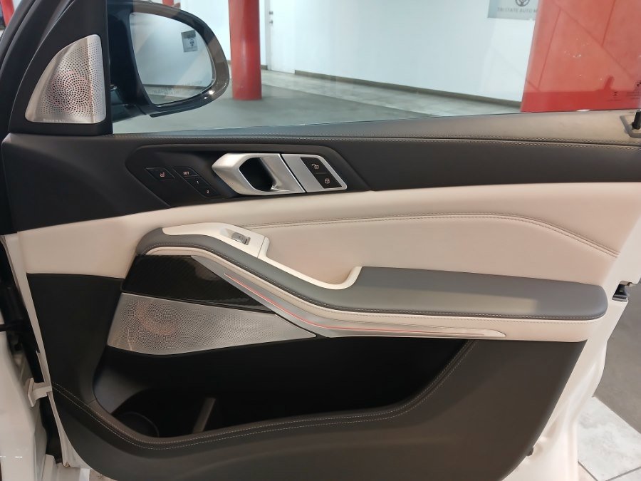 Used 2024 BMW X7 M60i w/ Executive Package image 34