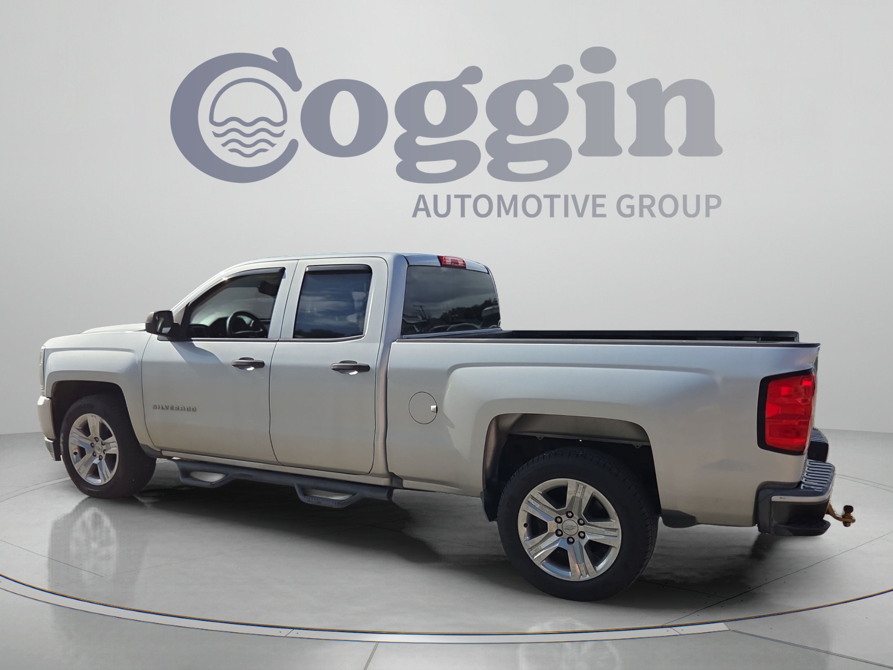 Used 2017 Chevrolet Silverado 1500 Custom w/ Custom Convenience Package RWD image 3