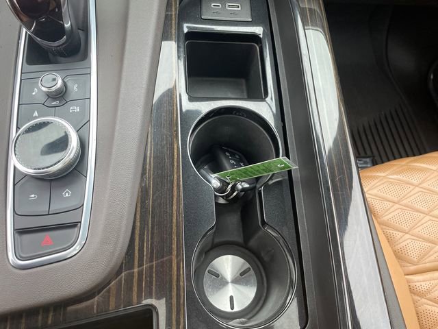 Used 2023 Cadillac Escalade Premium Luxury image 39