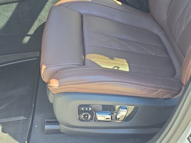 Used 2022 BMW X6 M50i w/ Executive Package image 32