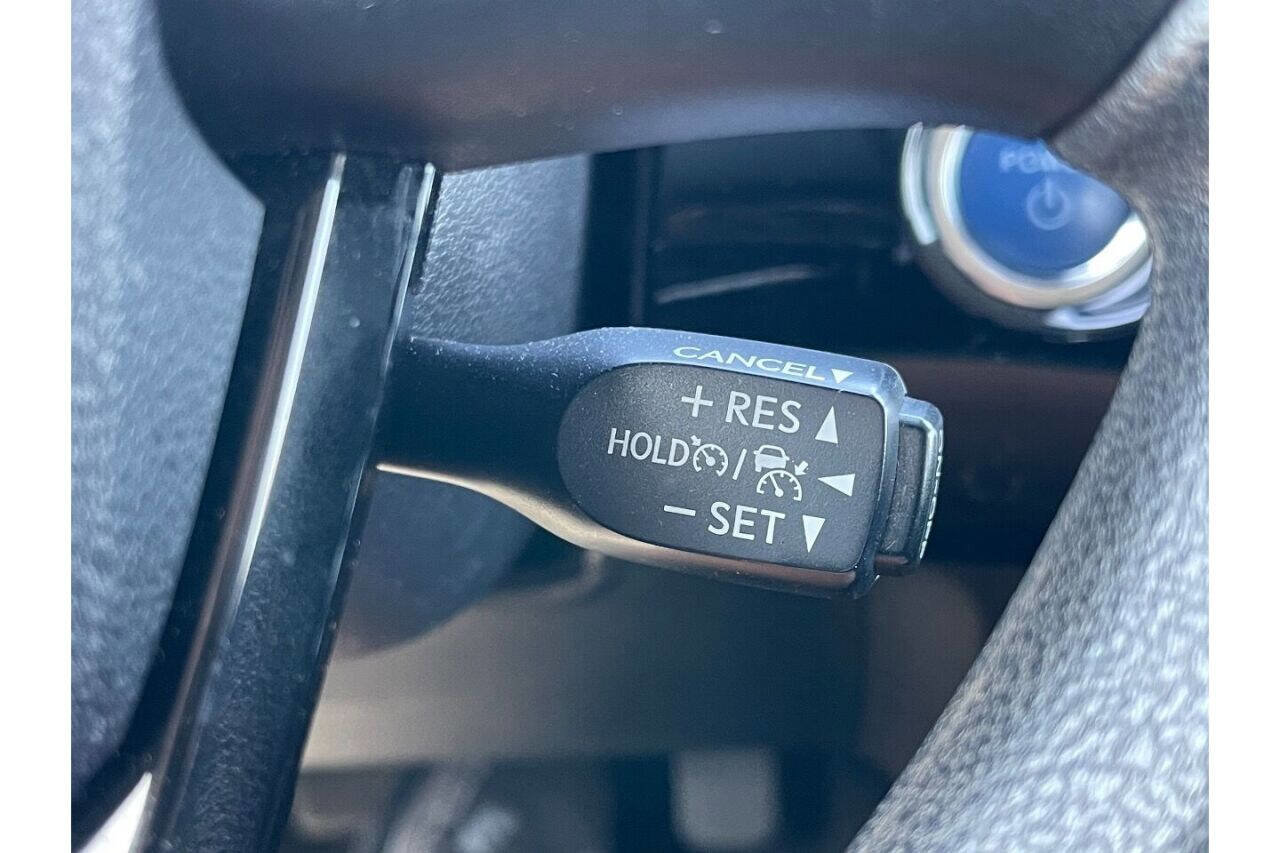 Used 2019 Toyota Prius LE w/ Carpet Mat Package FWD image 21