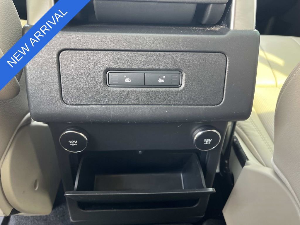 Used 2018 Land Rover Discovery SE image 18