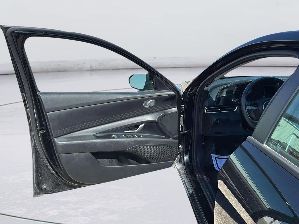 Used 2021 Hyundai Elantra SEL FWD image 13