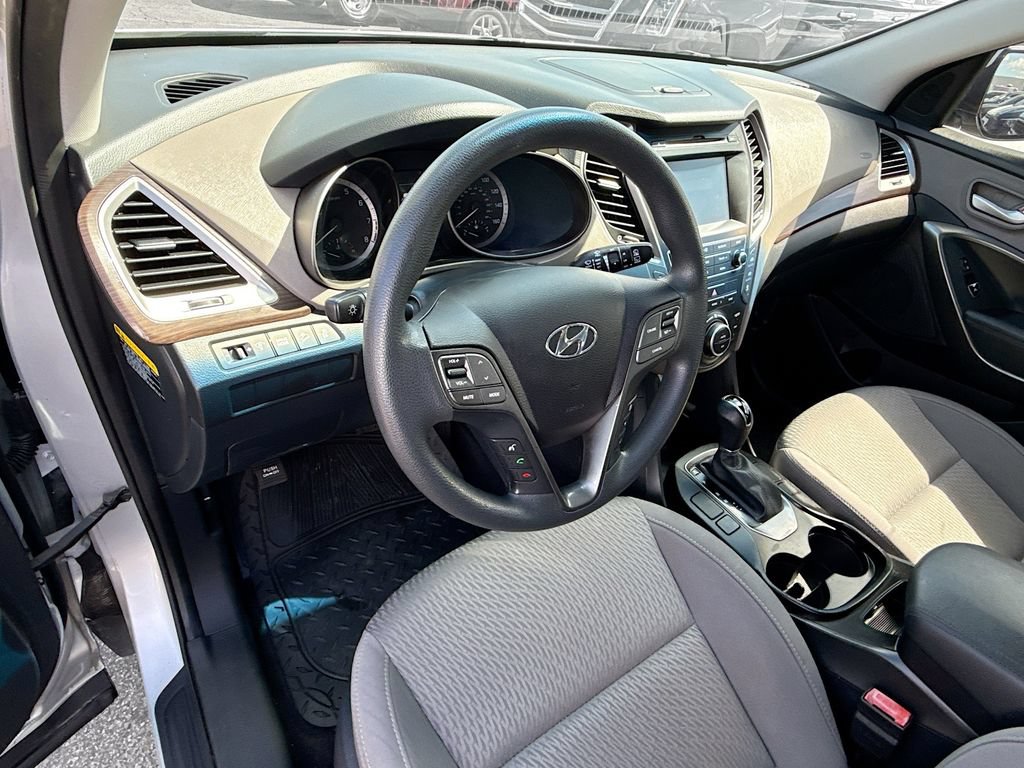 Used 2018 Hyundai Santa Fe SE w/ Cargo Package FWD image 12