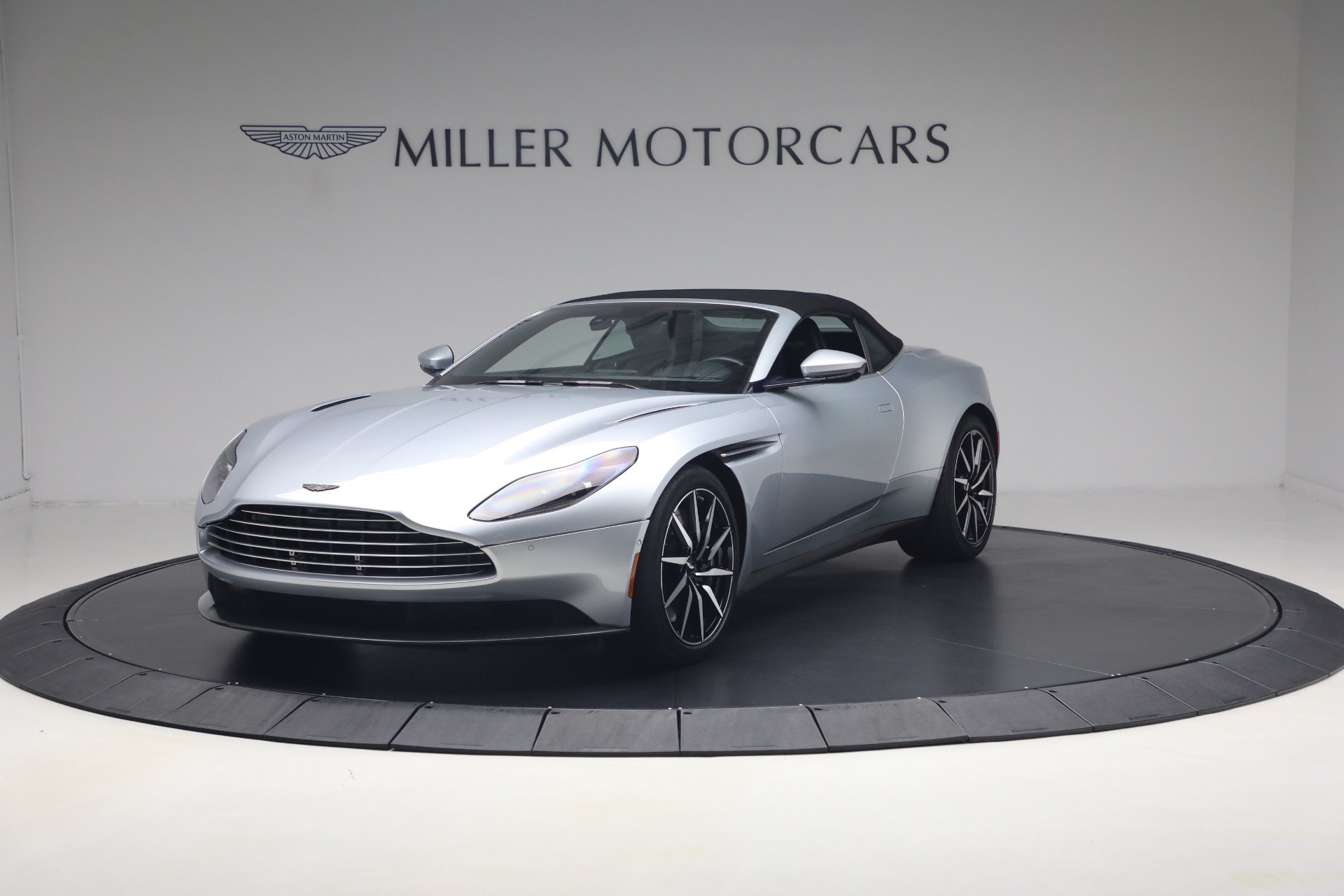 Used 2019 Aston Martin DB11 Volante RWD image 13