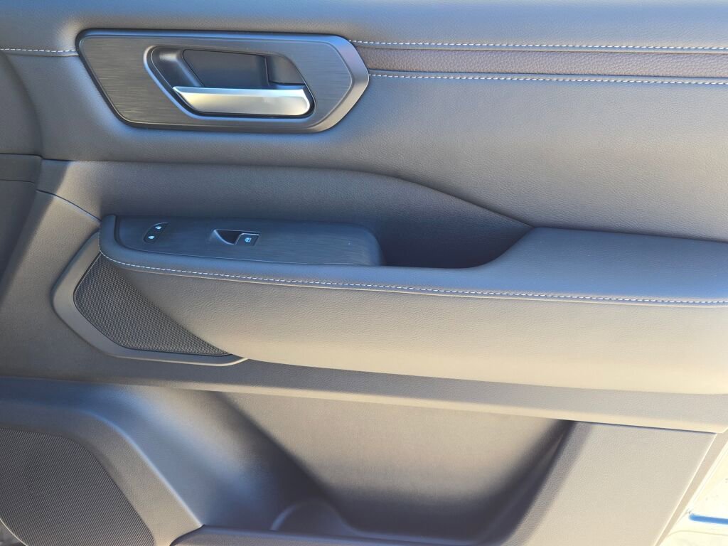 New 2026 Nissan Armada SL w/ Captain's Chari Seat Package image 7