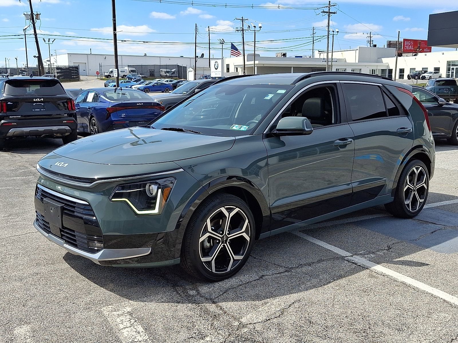 Used 2023 Kia Niro EX Touring image 3