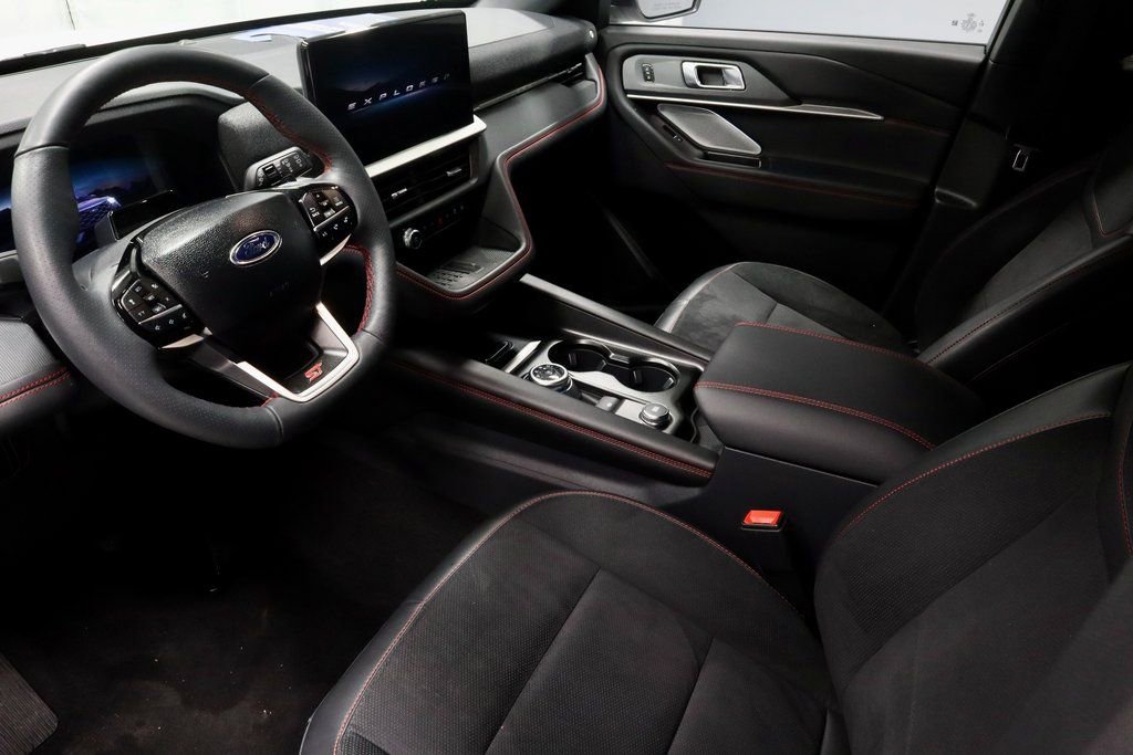 Certified 2025 Ford Explorer ST image 23