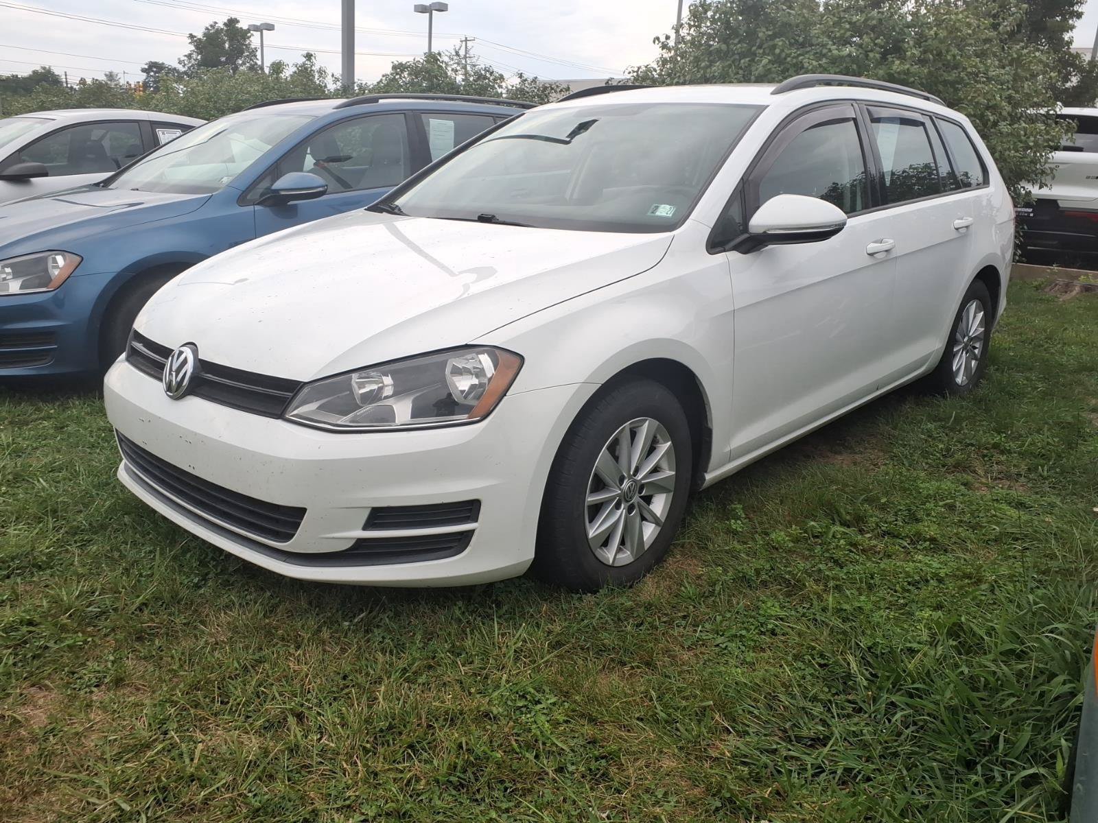 Used 2015 Volkswagen Golf S FWD image 3