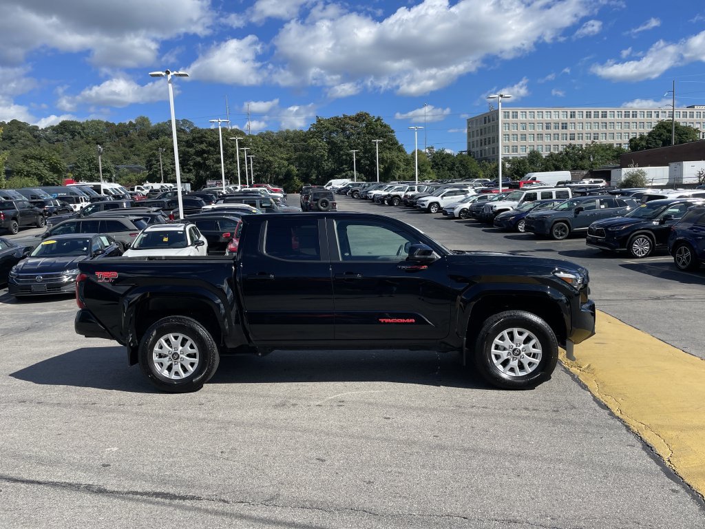 Certified 2024 Toyota Tacoma SR5 AWD/4WD image 7