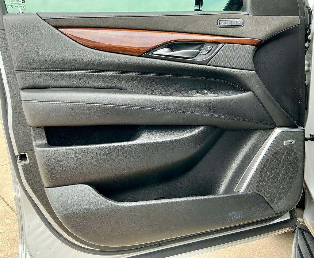 Used 2019 Cadillac Escalade Luxury AWD/4WD image 40