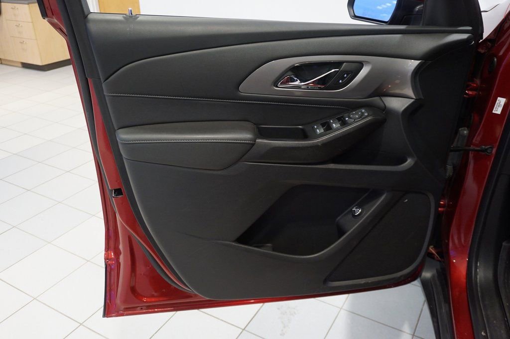 Certified 2023 Chevrolet Traverse LT w/ Rear Camera Mirror Package image 24