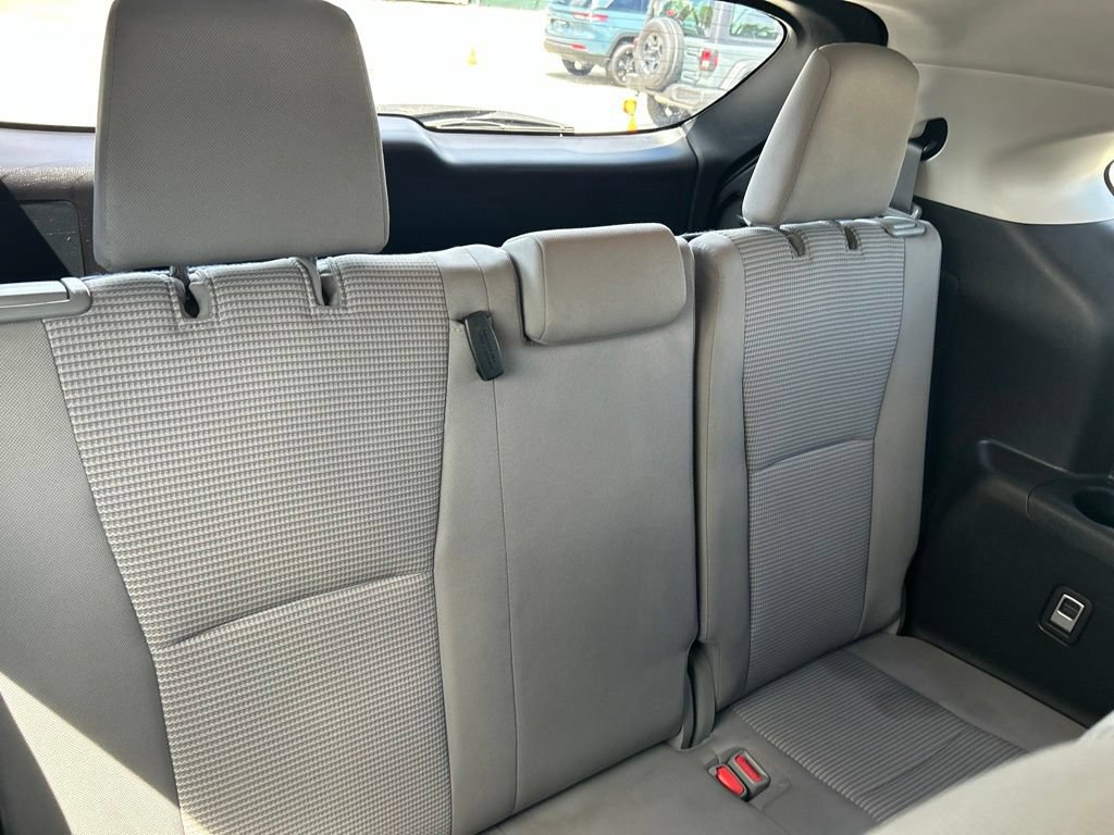 Used 2022 Toyota Highlander L FWD image 28